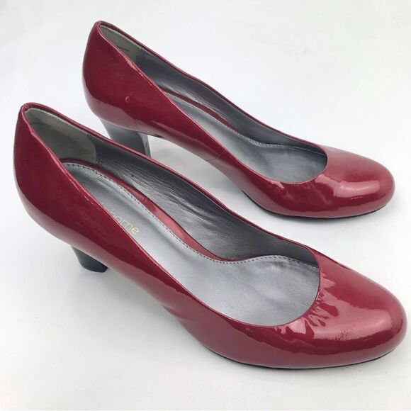 Liz Claiborne JOHNNIE Red Patent Leather Closed Toe Flex Holiday Heels - Picture 2 of 12